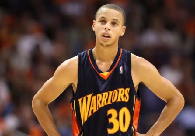 开云-库里重返赛场，刷新纪录首场状态出色，法国队观众沸腾！引发球迷热议的简单介绍-开云