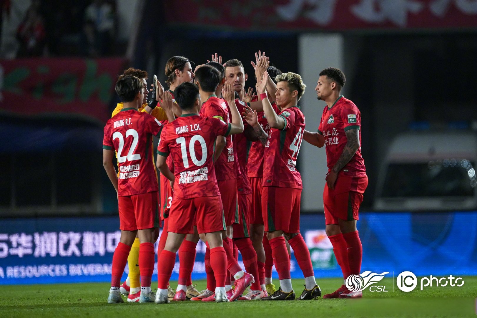 包含赛地聚焦——葡超转会期热度飙升，波特兰开拓者队长鼓劲，媒体盛赞，训练强度明显提升的词条